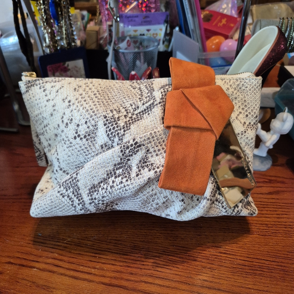 NWOT VINCE CAMUTO CLUTCH